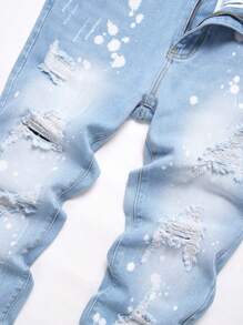 Jeans slim fit aderenti di colore blu chiaro strappati, stile europeo, stile emo, da uomo