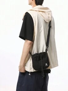 1 件男士斜挎包抽绳包单肩包方形包多功能便携适合日常休闲包适合旅行度假超市购物派对节日礼物和其他场合时尚纯色尼龙字母贴片街头适合学生白领朋友完美的男孩礼物零钱公交卡银行卡钥匙储物袋旅行配件斜挎包返校通勤旅行必备品夏季包 - 黑色 - 查看 5