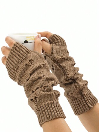 1 par de guantes de moda cálidos, tejidos y calados de color caqui para mujeres. Son delgados y versátiles, aptos para estudiantes de secundaria y universitarias (JK Students), con media mano o mangas para los brazos sin dedos. Ideales para actividades como ir a clubes, bailar, rebotar, proteger las manos o simplemente vestirse diariamente en primavera, otoño o invierno