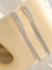 2 szt. Nowy srebrny odcień przesadzone modne kolczyki z frędzlami na klipsie ozdobione kryształkami dla kobiet, odpowiednie na wesela