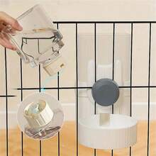 1个PP材质1升容量猫咪悬挂式饮水器，狗狗饮水器，自动喂水器，兔子悬挂式笼子水壶，宠物用品