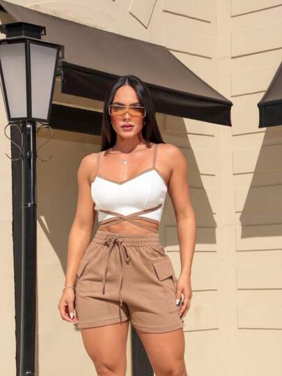 CONJUNTO  FEMININO SHORT CARGO MOLETINHO MAIS CROOPED DE RIBANA COM TIRAS  BICOLOR   NOVIDADES