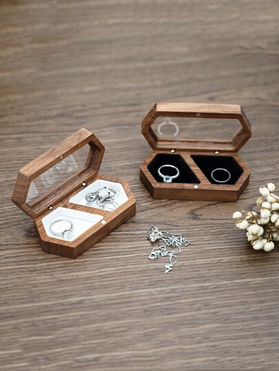 صندوق خشب الجوز للخواتم 1 قطعة، منظم أنيق للمكتب للزواج، هدية مثالية للعودة إلى المدرسة، توزيعات مميزة لليوم الوطني السعودي، تصميم عصري يناسب جميع المناسبات، إضافة رائعة لمكتبك أو كهدية فريدة لأحبائك، اجعل لحظاتك الخاصة أكثر تميزًا مع هذا الصندوق الفاخر، مثالي لتخزين المجوهرات أو كهدية تذكارية، اجذب الأنظار مع هذا المنتج الفريد الذي يجمع بين الأناقة والوظائف العملية، استعد لموسم العودة إلى المدرسة مع لمسة من الفخامة.