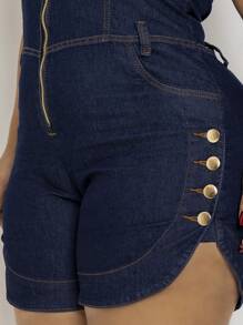 Macaquinho Jeans Plus Size Feminino com Lycra e Botões nas laterais - Lavagem escura - Visão 4