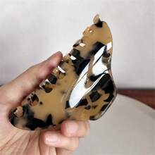 1个金色字母醋酸纤维发夹，复古高端夏季发夹，时尚百搭，适合沐浴、日常佩戴、家居装饰、户外休闲出行、约会等场合。金色发夹，发卡，发夹，发夹，发抓夹，发夹，抓发夹，秋冬季女士发饰，适合度假装扮，女士海滩度假必备单品。 - 彩色 - 查看 16