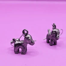 Women Stud Earrings - 銀色 - 查看 1