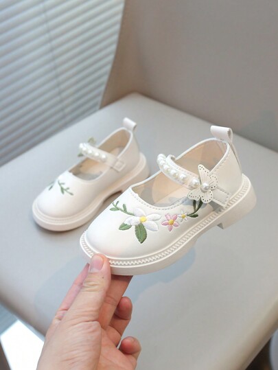 Scarpe in pelle ricamate con perle da ragazza, stile principessa, nuove per la primavera-autunno 2024, scarpe Hanfu con suola morbida e piatta