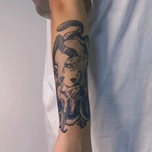 Tatuaje temporal adhesivo de medusa de hierbas - Tatuaje realista y duradero que muestra gradualmente el color - Dura de 7 a 15 días - Resistente al agua y la fricción - Negro - Ver 3