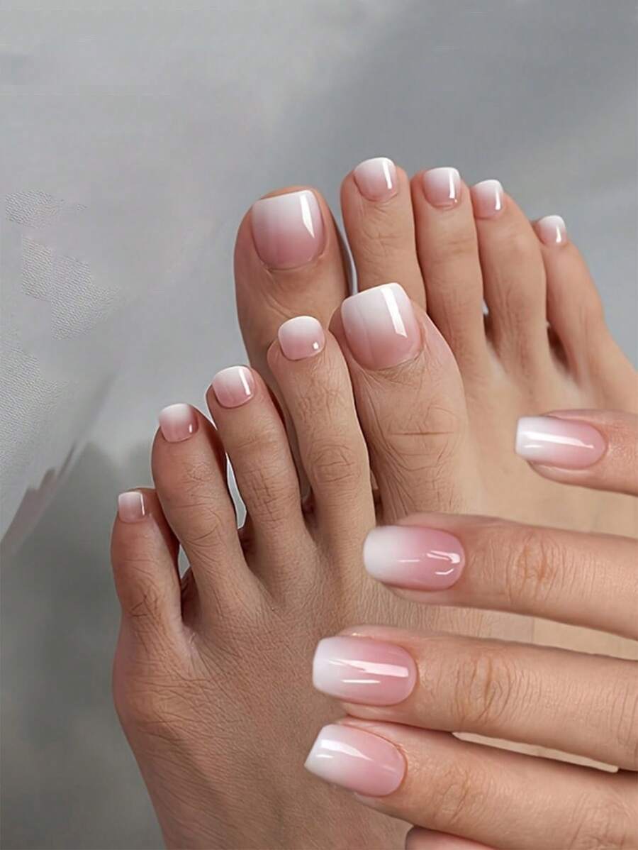 48 件短方形粉色法式尖头假指甲，适合女士和女孩 - 裸色和白色渐变，粘性，哑光效果和时尚可穿戴按压指甲和脚趾甲套装，是送给女士和女孩的引人注目的夏季礼物，粘性，哑光效果