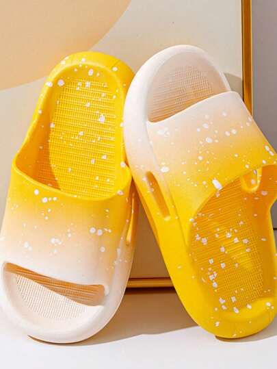 1 par de pantuflas planas antideslizantes de PVC con degradado para niños, adecuadas para interiores / exteriores / hogar / baño en verano