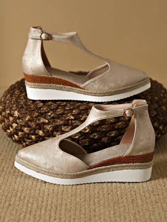 5.5cm Woven Wedge Heels With Buckle, Closed Toe, Hollow Back And Retro Style, Lightweight, Comfortable, And Suitable For Everyday Wear, Women's Pointed-Toe Shoes