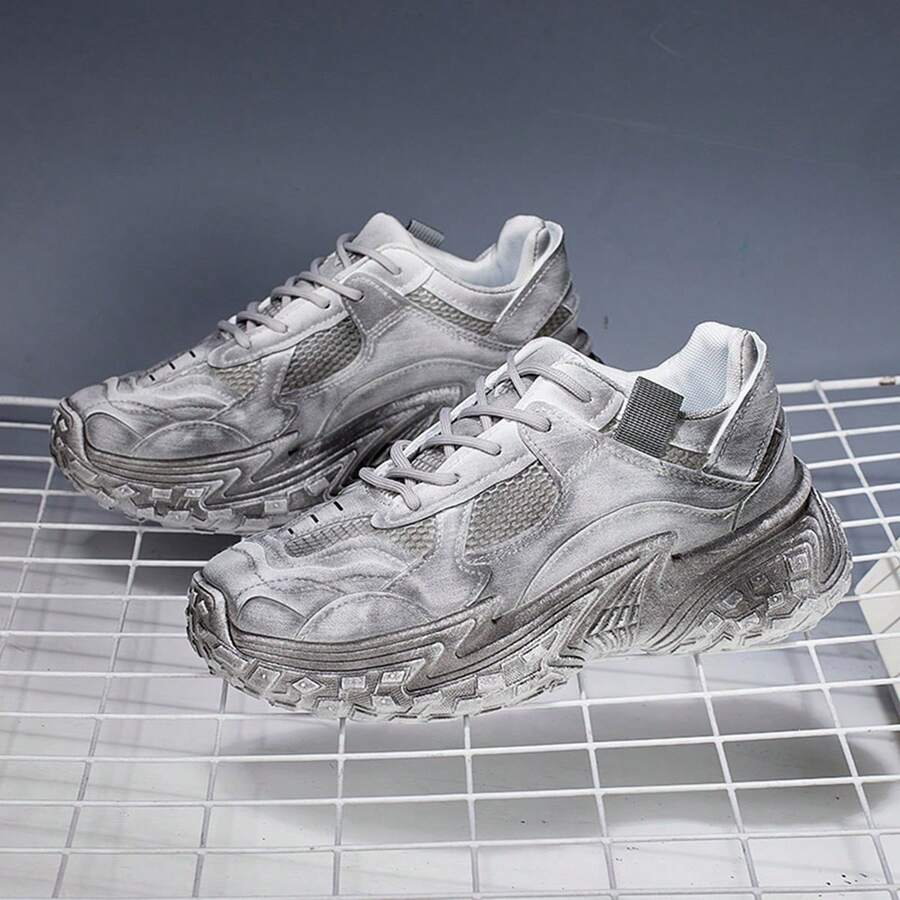 Zapatillas de hombre vintage con suela de neumático desgastada, Nueva ...