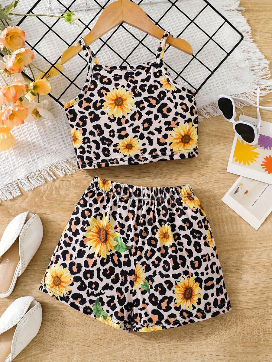 Conjunto de dos piezas para niñas con estampado de flores de leopardo y girasol, parte superior tipo camiseta y shorts, conjunto de moda para ropa de verano y vacaciones - Multicolor - Ver 1