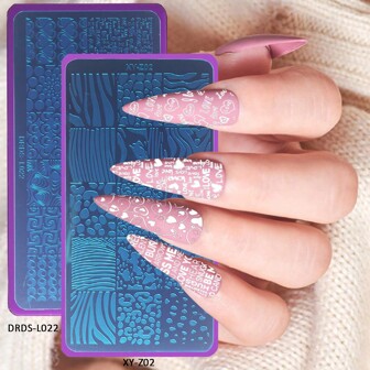 Placche di stampa per arte di unghie a righe con design di fiori d'amore e modelli di stampa di pizzo onda in acciaio inossidabile come strumenti di stampa per la decorazione delle unghie durante la manicure.
