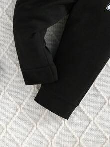 2 piezas Conjuntos informales de ropa escolar de moda para niños pequeños, chaqueta de béisbol a rayas negras y blancas y conjunto de pantalones, otoño - Blanco y Negro - Ver 6