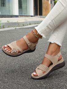 Nuevos zapatos de verano para mujer con correa de tobillo con hebilla cuadrada dorada, decoración floral de sandalias caladas con cinturón cruzado, de moda, elegantes, casuales, cómodos, ideales para uso diario, viajes, vacaciones, playa y con cuña y plataforma - Beis - Ver 4