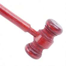 Juego de rol para niños "Juez en la corte", que incluye un martillo de juguete de madera para subastas y un mazo de minibloques para que los niños interpreten a abogados y jueces en un tribunal de justicia de madera - Color caoba - Ver 5