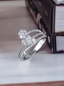 1 pièce Bague cubique en zircone brillante, délicate et élégante aux motifs géométriques multicouches et fleurs scintillantes. Convient comme cadeau pour les femmes pour la Saint-Valentin, les rendez-vous, les anniversaires de mariage, les fiançailles, les mariages ou les fêtes d'anniversaire.