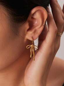 1 对不锈钢防水长金色蝴蝶结耳环，防褪色，适合女性日常佩戴情人节、妈妈、母亲、母亲节、礼物