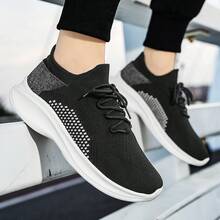 春季簡約清新時尚透氣女運動鞋，柔軟厚底，高彈性，輕量化跑鞋 - 黑色 - 查看 5