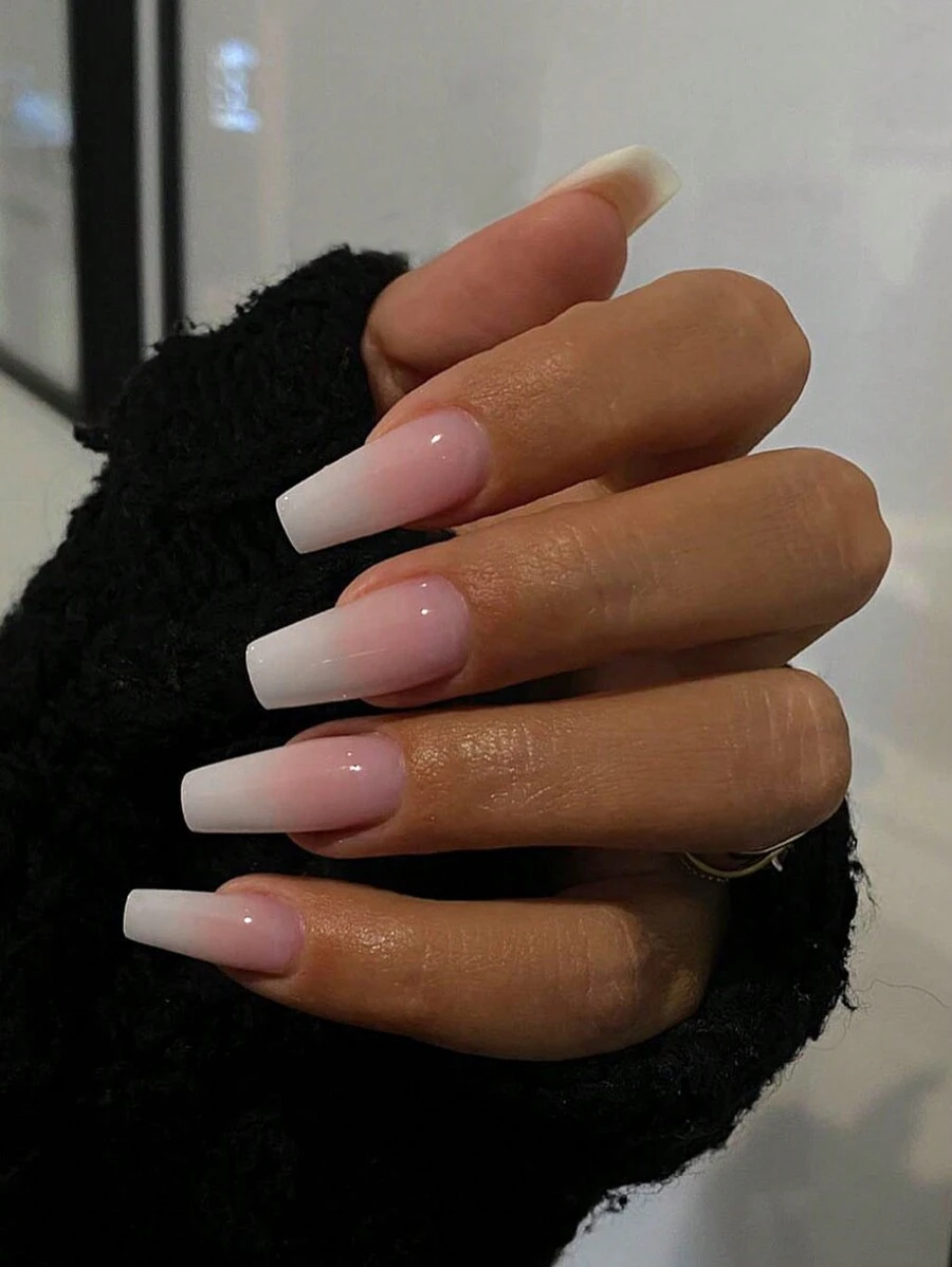 24 Stück Baby Boomer Nägel lange Sarg-Form Aufklebe-Nägel mittel, weiß-verlaufendes Design Künstliche Nägel Set, enthält 1 Stück Gelee-Kleber und 1 Stück Nagelfeile, einfach zu tragende Acryl-Kunstnägel für Frauen/Mädchen für Alltag, Feste, Partys, Nagelpflege-Zubehör