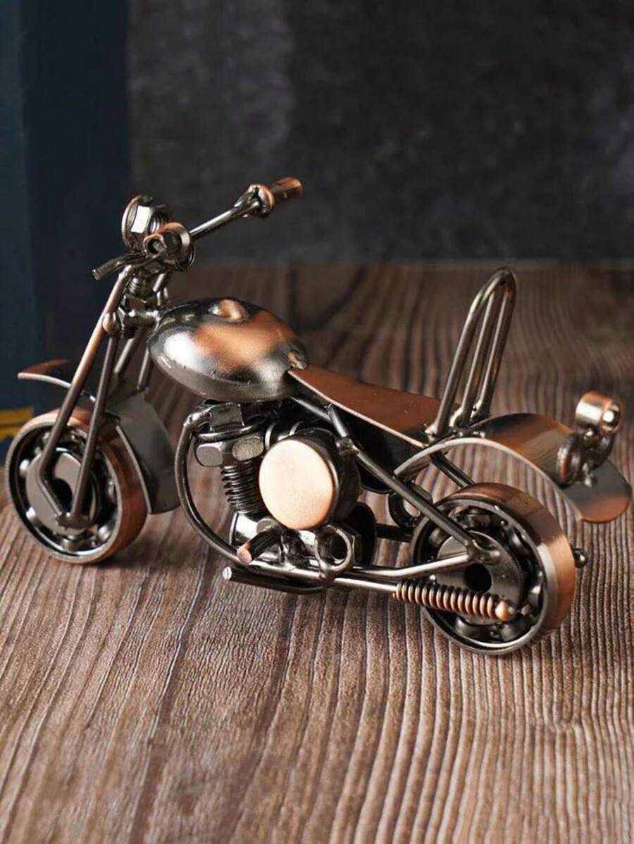 1 pieza Estatua de motocicleta exquisita, material de metal, pieza de moda clásica y retro eterna, recuerdo nostálgico, adorno decorativo para la habitación, regalo pensativo para la familia, piezas y estilos de color parciales y aleatorios, regalo de cumpleaños/graduación - Bronce - Ver 1
