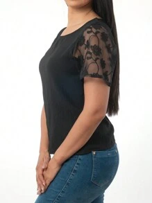 Blusa Negra Manga Corta Con Encaje Cuello Redondo Formal TE AMOMO - Negro - Ver 3