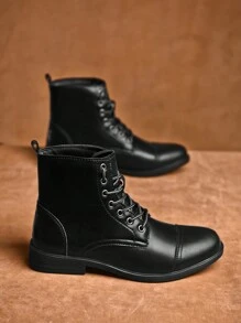 男士经典休闲正装 Chukka 靴，时尚搭配牛仔裤