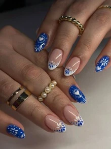 24Pcs Short Oval White French Nail & Heart Pattern Tip Short Press On Nails  ,  Full Fit Design Acrylic Fake Nails, Contain 1pc Jelly Glue And 1pc Nail File, French Tip Nails Suitable For Women And Girls, Daily Life And Party Use