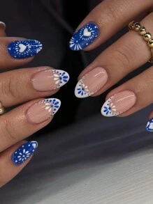 24Pcs Short Oval White French Nail & Heart Pattern Tip Short Press On Nails  ,  Full Fit Design Acrylic Fake Nails, Contain 1pc Jelly Glue And 1pc Nail File, French Tip Nails Suitable For Women And Girls, Daily Life And Party Use