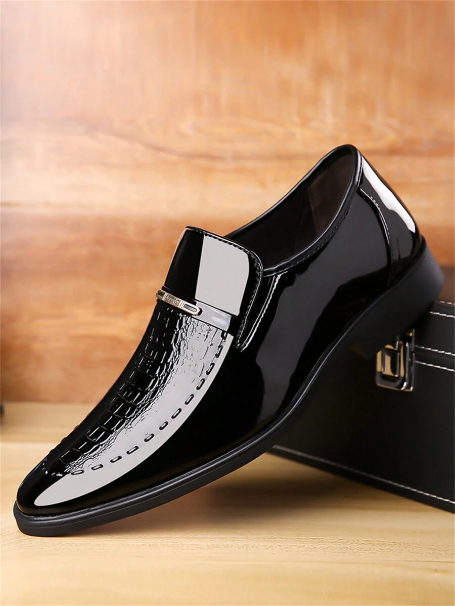 Sapatos Masculinos Slip-On para Casamento, Sapatos de Negócios/Casuais Elegantes em Couro Envernizado/Queimado com Bico Fino no Estilo Britânico, Plus Size - Preto - Visão 1