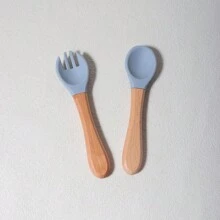 Set de cuchara y tenedor de silicona con mango de madera para bebé, para entrenamiento de alimentación y juego de cubiertos independiente para niños
