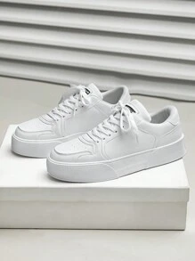 男士極簡風格時尚輕便增高運動鞋，厚底設計增加身高，鞋帶式，適用於步行、街頭穿搭和青少年