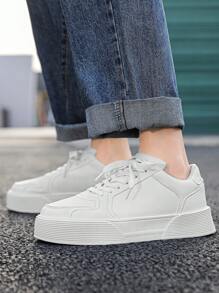 男士極簡風格時尚輕便增高運動鞋，厚底設計增加身高，鞋帶式，適用於步行、街頭穿搭和青少年