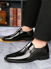 Sapatos Masculinos Slip-On para Casamento, Sapatos de Negócios/Casuais Elegantes em Couro Envernizado/Queimado com Bico Fino no Estilo Britânico, Plus Size - Preto - Visão 3