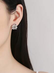 1pair Fashionable Geometric Flower Stud Earrings Valentines - Silver - View 4