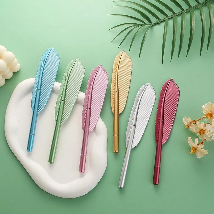 1pc Random Realistic Small Feather Tip 0.5mm Liquid Ink Pen, High-Quality Creative Design