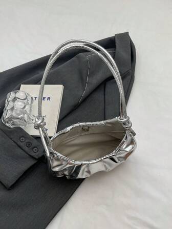 1 st enfärgad plisserad glänsande molnformad PU-axelväska, trendig enkel elegant halvmåneväska för kvinnor