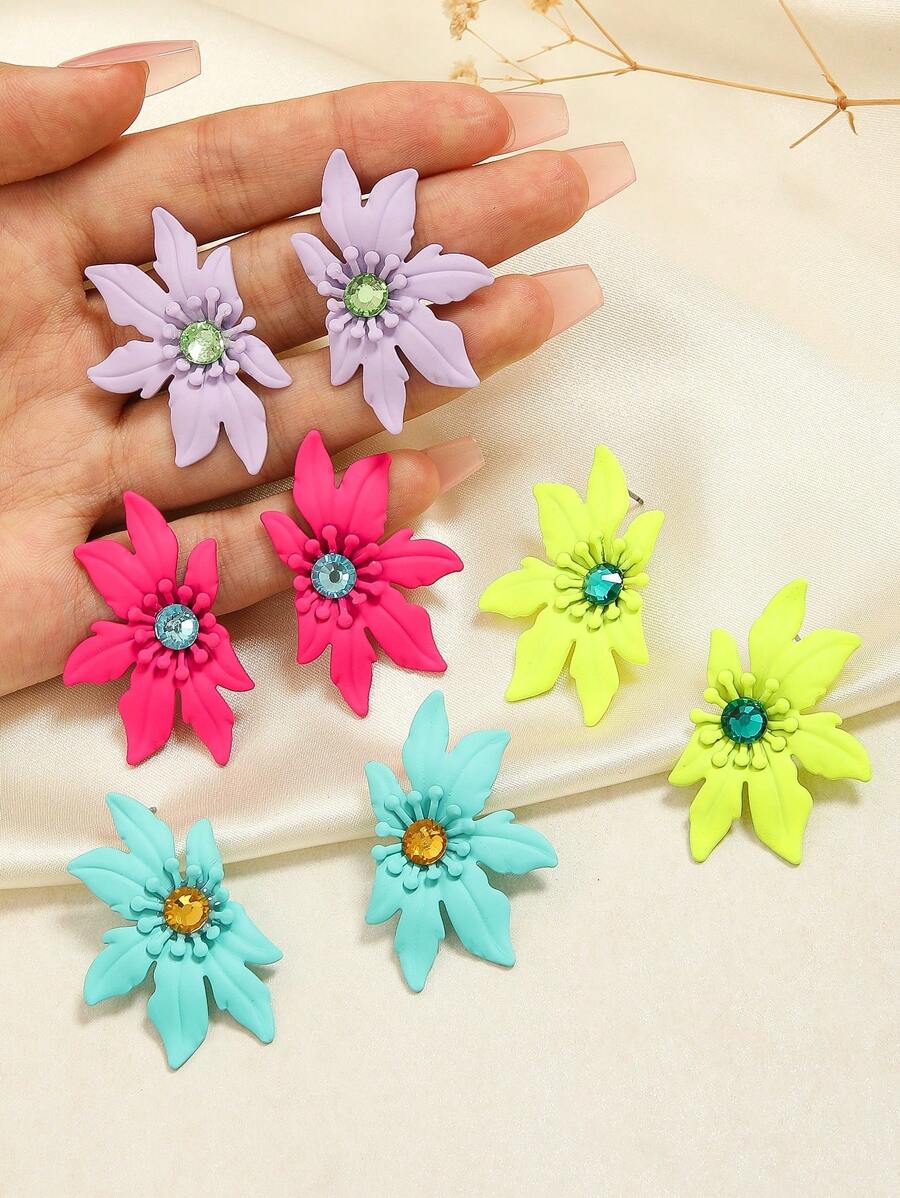 1 Pair Symmetrical Flower Stud Earrings For Women