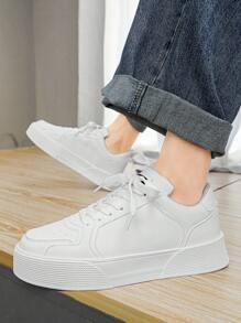 男士極簡風格時尚輕便增高運動鞋，厚底設計增加身高，鞋帶式，適用於步行、街頭穿搭和青少年