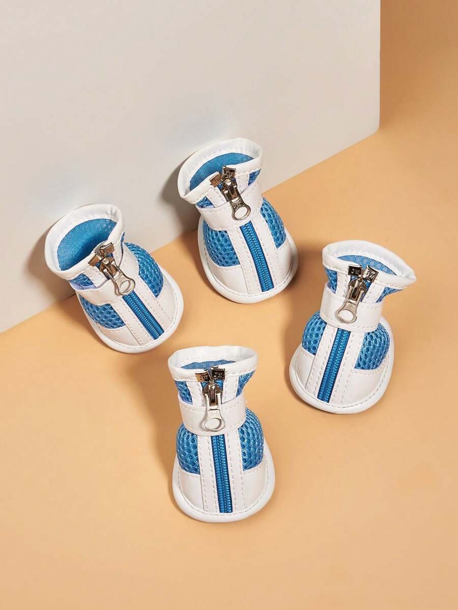 一套蓝色可爱拉链设计透气宠物鞋，适合小型犬