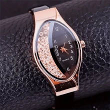 1pc Women's Fashionable Elegant & Cute Elliptical Watch With Rhinestone & Leather Strap, Quartz Wristwatch