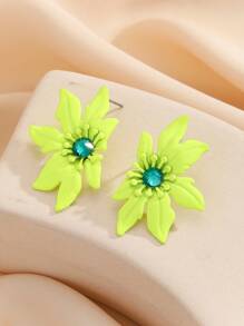 1 Pair Symmetrical Flower Stud Earrings For Women