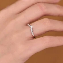 1枚S925银莫桑石钻石戒指，V形钻石戒指，轻盈奢华时尚结婚戒指，永恒周年纪念戒指，浪漫礼物，可叠戴，适合新娘 - 銀色 - 查看 5