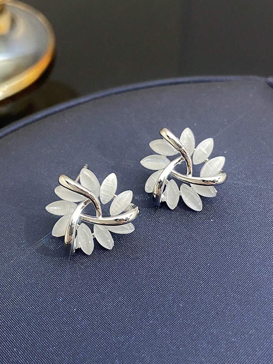 1pair Fashionable Geometric Flower Stud Earrings Valentines - Silver - View 1