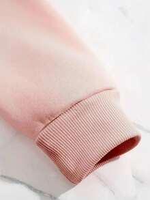 Sudadera con capucha impresa con letras florales