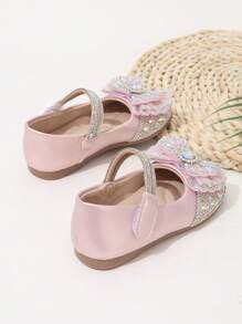 2024 Nouvelles chaussures plates à cristal de princesse pour filles, fond souple décontracté pour enfants, de fête/robe, printemps automne
