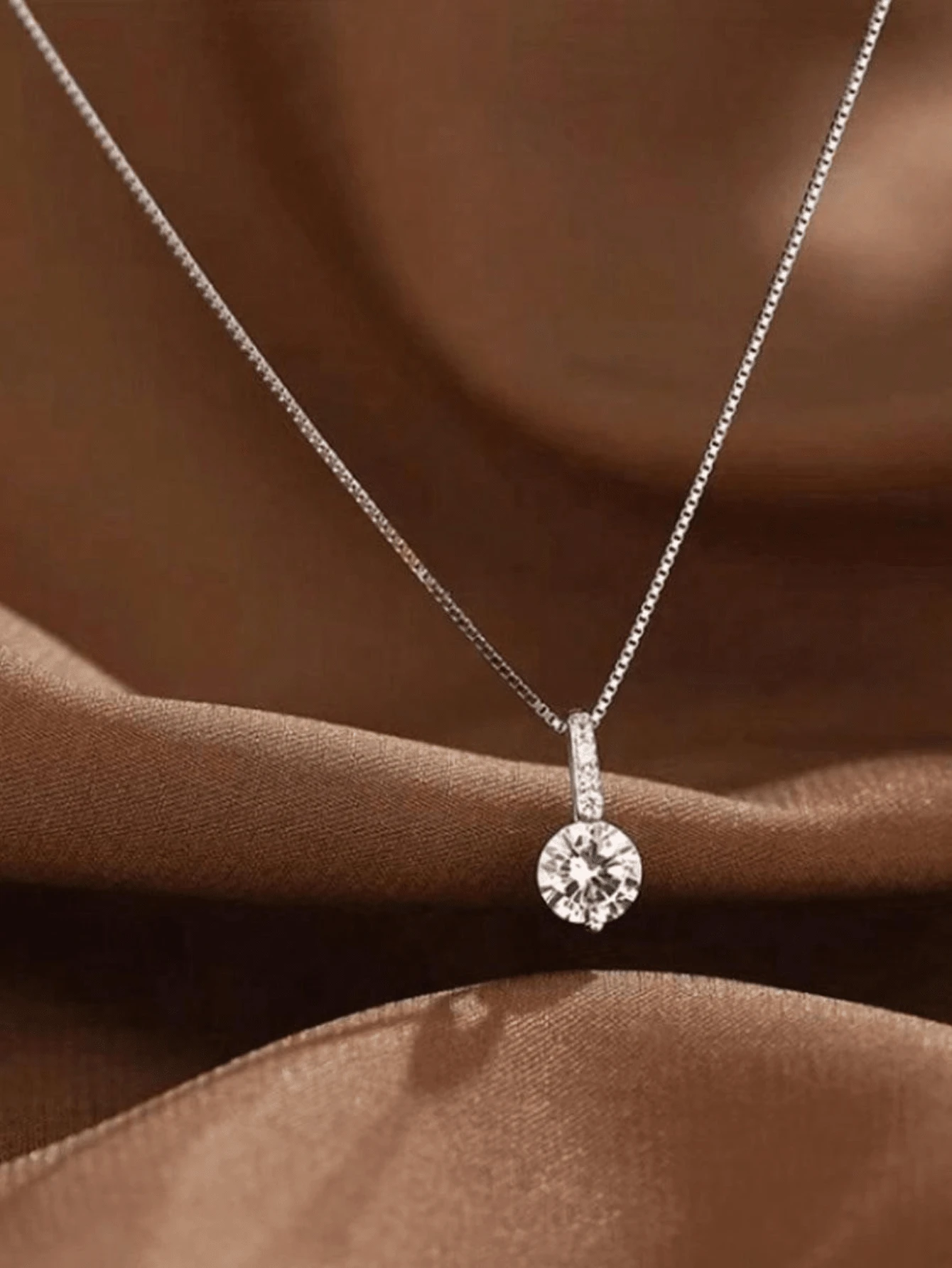 1pc Delicate Pendant & Shiny Rhinestones Decor Silver-Plated Collarbone Necklace, Minimalist Style For Women All Year Round