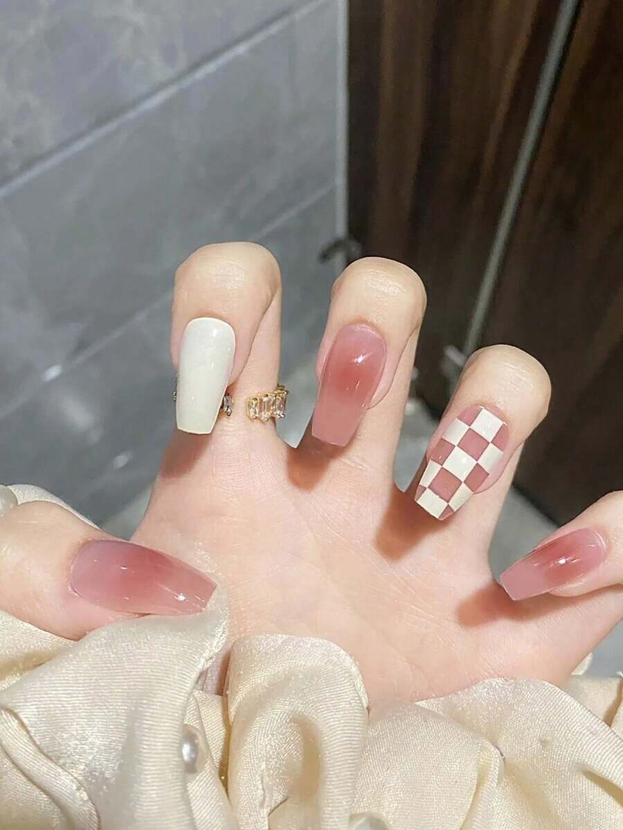 一对24件美甲片，白粉色格子图案，含粉白双色佩戴美甲，青春靓丽优雅，节日女士DIY美甲，含果冻胶，指甲锉，水晶卸甲液