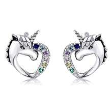 2/6 piezas Pendientes de presión con forma de corazón y unicornio de acero inoxidable 316L para mujeres y niñas, aretes con tachuelas de circonita cúbica hipoalergénica arcoíris, aptos para uso diario y fiestas